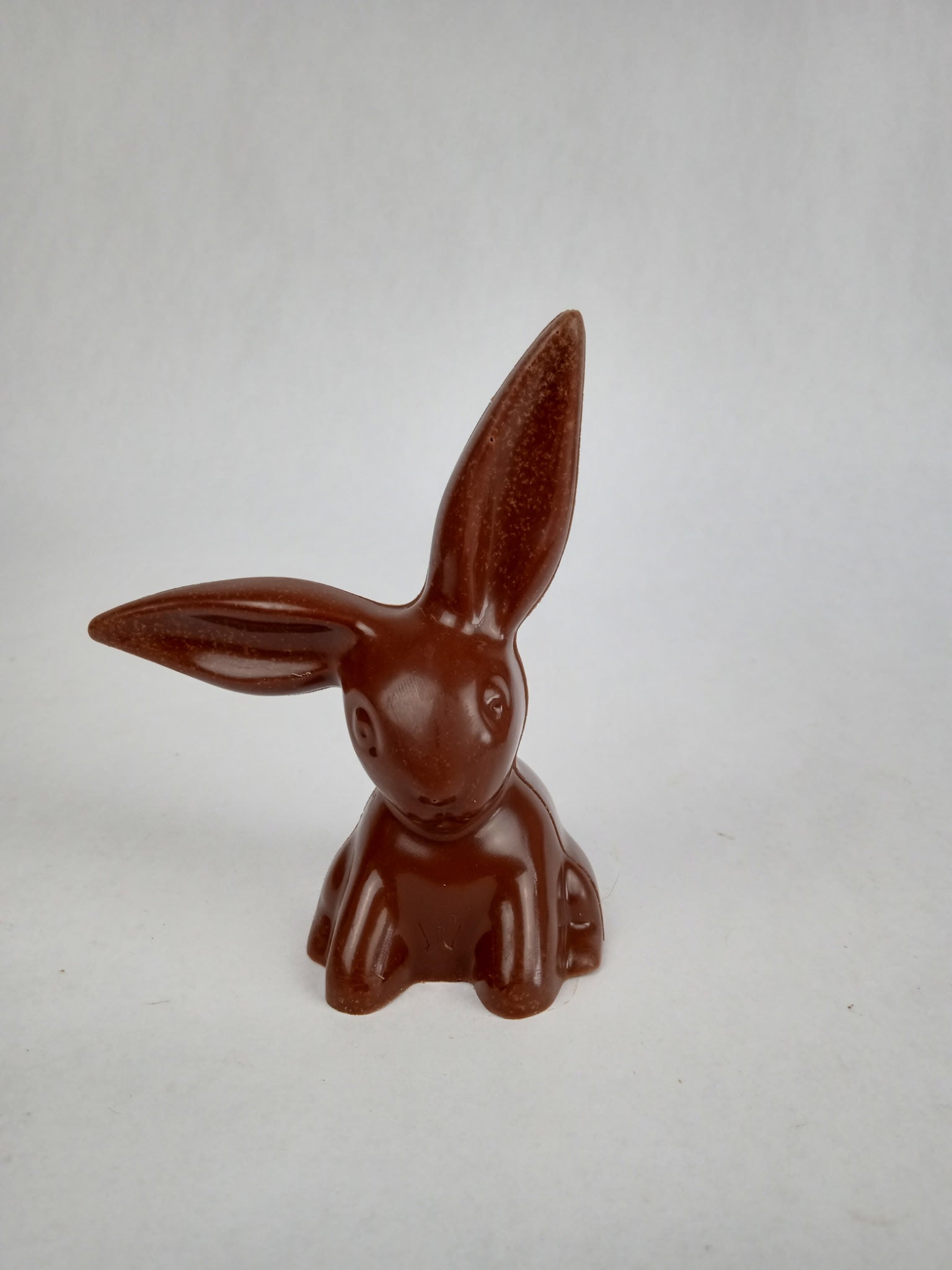 Miniature Milk Chocolate Flop-Eared Bunny – 3-Inch Solid Chocolate Bunny
Delight in this adorable miniature milk chocolate bunny, crafted from rich, creamy solid milk chocolate. With charming floppy ears and smooth detail, this 3-inch bunny is the perfect addition to any Easter basket or a festive centerpiece for your Easter brunch table. Whether as a sweet gift or a holiday treat, this milk chocolate bunny is sure to bring smiles to every celebration.
